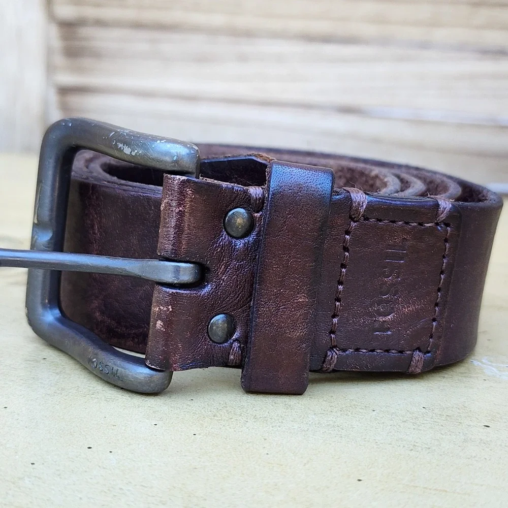 Fossil Sz 42 Brown Leather Y2K Casual Belt Quiet Luxury Minimalist Retro 2000s